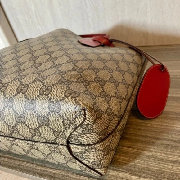 Gucci Beige and Red Signature Tote - Picture 10 of 16